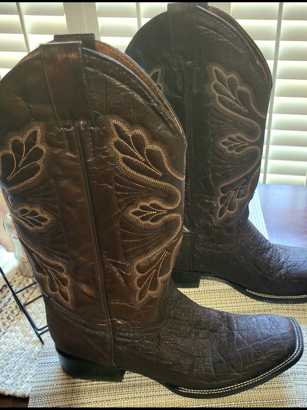 Beautiful Roger's Brown 🐘 Leather Cowboy Boots.